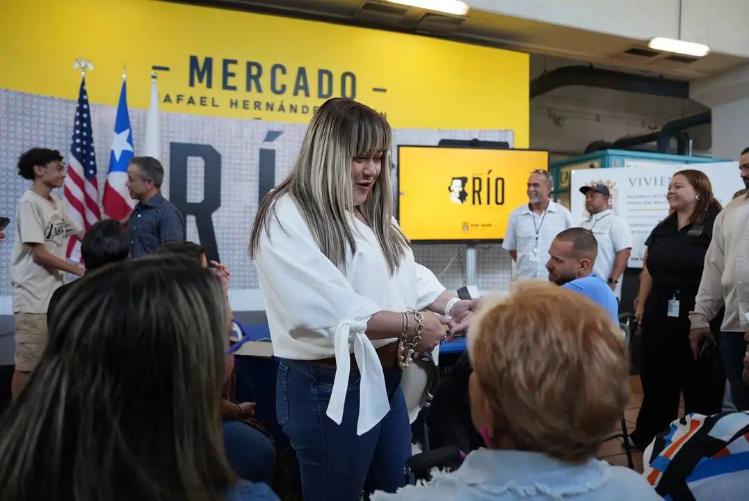 La secretaria del Departamento de Vivienda, Ciary Pérez Peña anunció junto ...